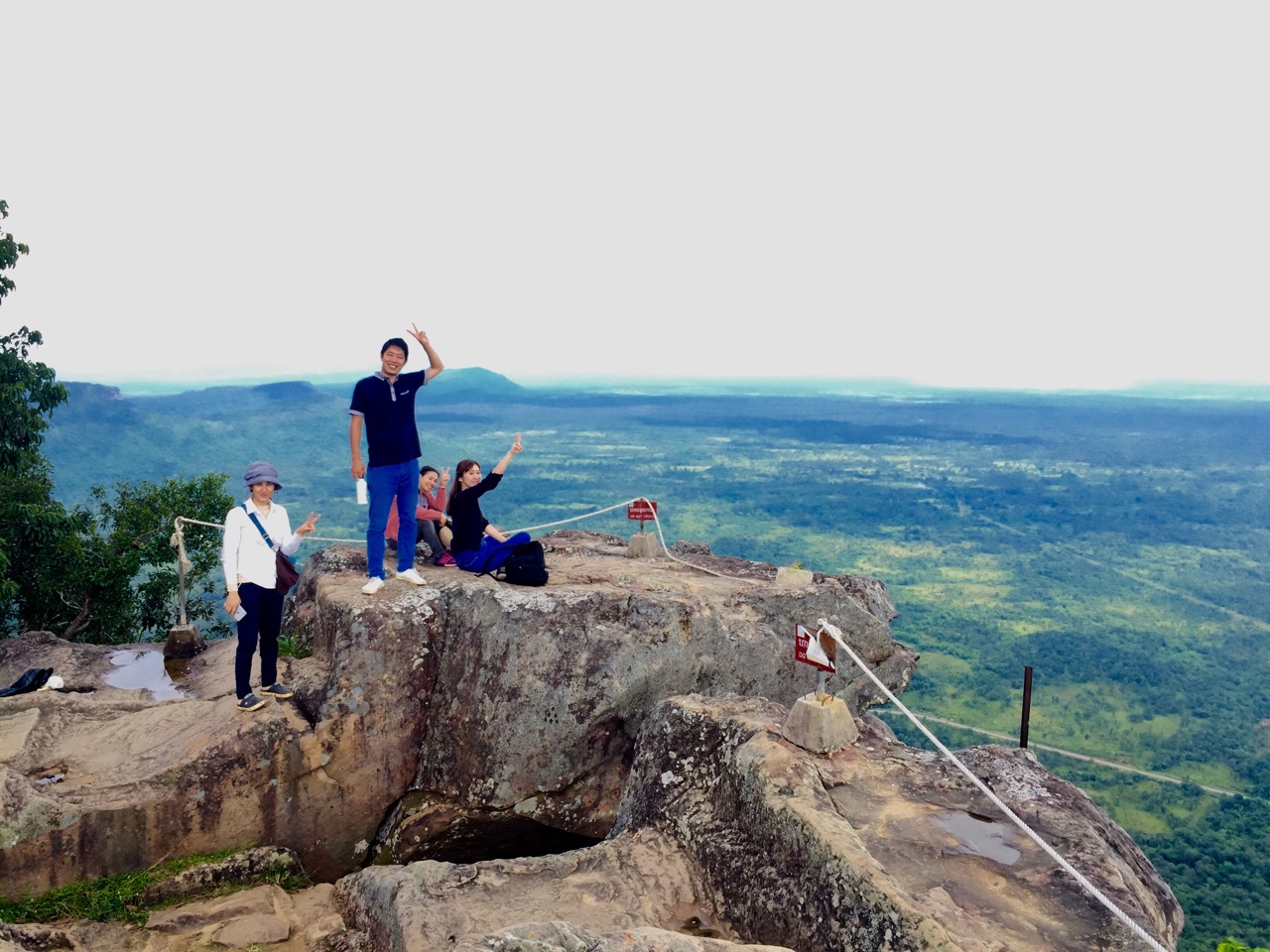 プレアヴィヒア寺院観光